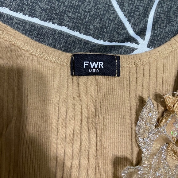 Tan Ribbed Flower Detail Tank Top - Picture 2 of 4